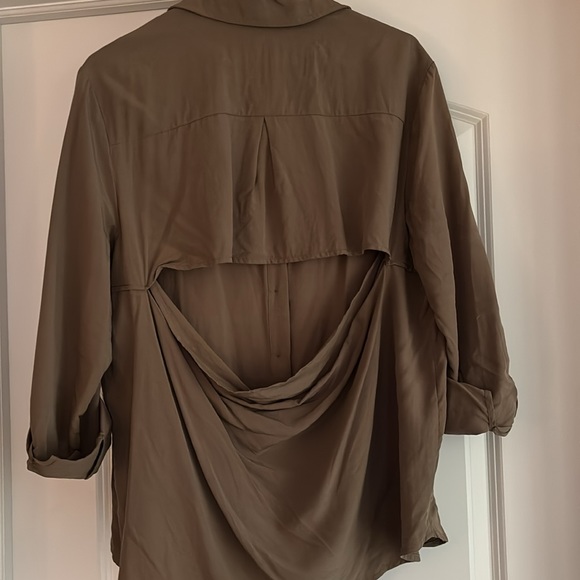 Women’s open back button down top - Picture 5 of 5